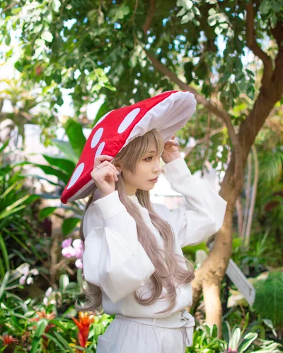 Vista 5 de Sombrero de hongo original para disfraz de cosplay, gorra roja con puntos blancos, de gran tamaño y mantiene