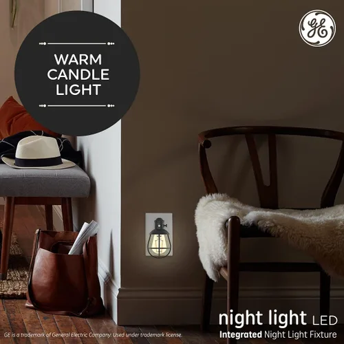 Vista 2 de GE Luz nocturna LED de estilo vintage, accesorio LED integrado estilo granja, luz de vela cálida (paquete de 4)