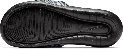 Vista 4 de Nike Victori One Slide Print para mujer, negronegro-plateado metálico (CN9676 011)