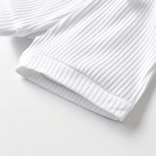Vista 7 de Derouetkia Conjunto de ropa de verano para recién nacido, para bebé, niño, niña, color sólido, conjunto de mameluco acanalado y pantalones cortos
