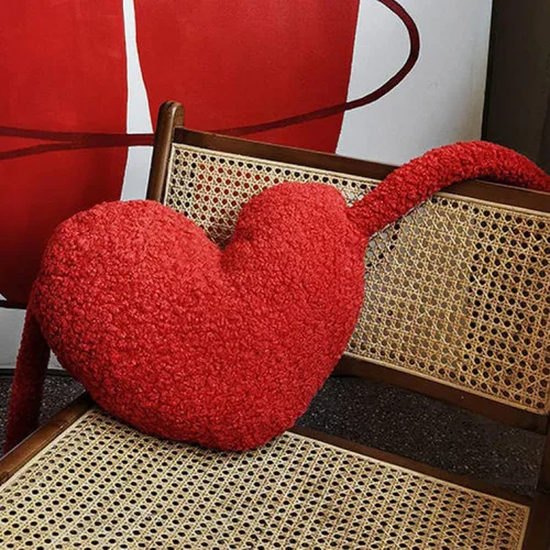 Vista 3 de Almohada de corazón rojo, cojín de brazos de dibujos animados con brazos largos para decoración de dormitorio, regalo de San Valentín