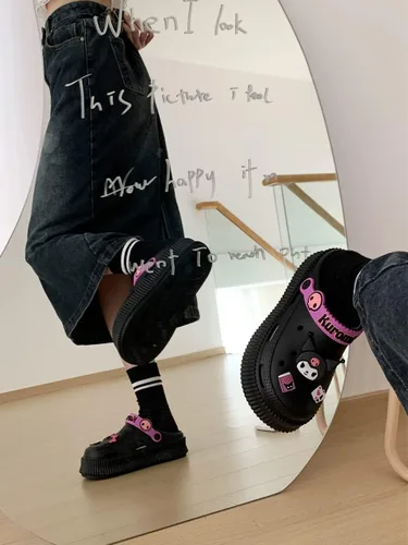 Vista 3 de Zapatos kawaii Kuromi pantuflas para mujer, lindos zuecos de jardín, de dibujos animados, para interiores, exteriores, sandalias de nube para niñas