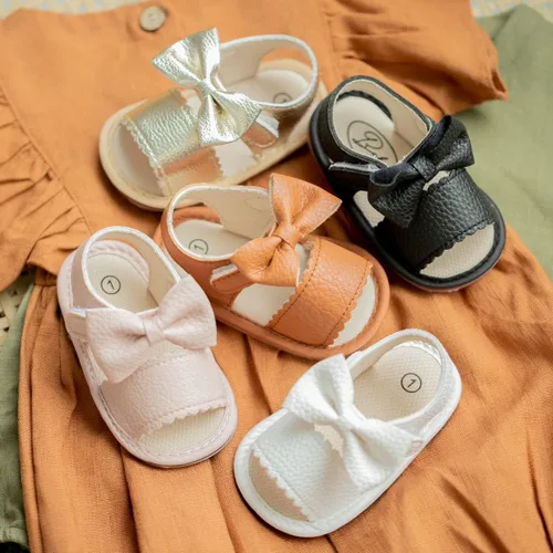 Vista 3 de Miamooi Sandalias de verano para bebés y niñas, zapatos de cuna con lazo, zapatos de piel sintética para niños pequeños, suela de goma suave