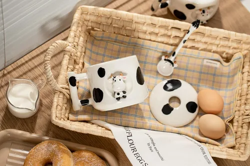 Vista 3 de DIHOclub Adorable Taza de Cerámica 3D de Vaca con Tapa y Cuchara - Perfecta para Café, Té, Leche y Más - Regalo Ideal para Amantes de los Animales