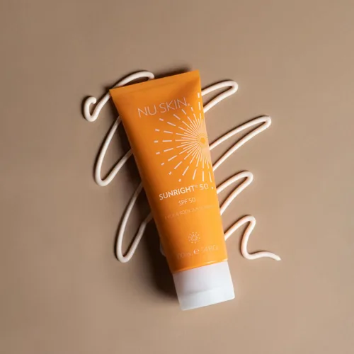 Vista 3 de Nu Skin Sunright - Protector solar facial y corporal SPF 50 Amplio espectro 3.4 onzas líquidas No grasa y resistente al agua hasta 80 min