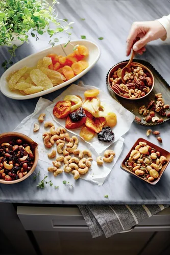 Vista 4 de Harry & David Bandeja de frutas y nueces secas de Entertainer's