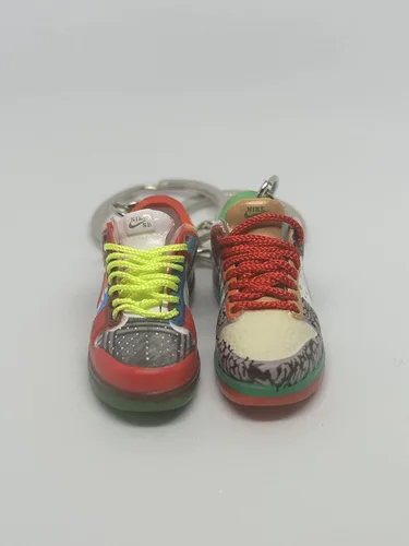 Vista 2 de Llavero 3D Mini Sneaker, Lo que