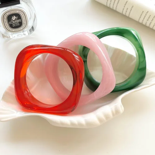 Vista 3 de Fuqimanman2020 Pulsera cuadrada irregular de resina acrílica retro colorida gruesa geométrica para mujer Verde