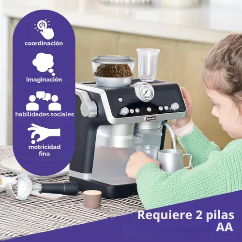Vista 4 de Casdon De'Longhi Toys Barista Cafetera. Juego de cocina de juguete para niños con partes móviles, sonidos realistas y revelación de café mágico.