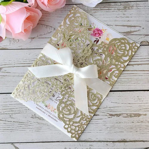 Vista 13 de 50 tarjetas de invitación de boda doradas de 5.12 x 7.28 pulgadas con lazo burdeos cortado con láser, invitación para despedida de soltera Purpurina