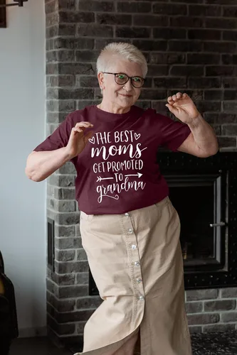 Vista 3 de Camiseta de manga corta para mujer, con texto en inglés "Get Promoted to Grandum", camiseta casual de regalo para abuelas