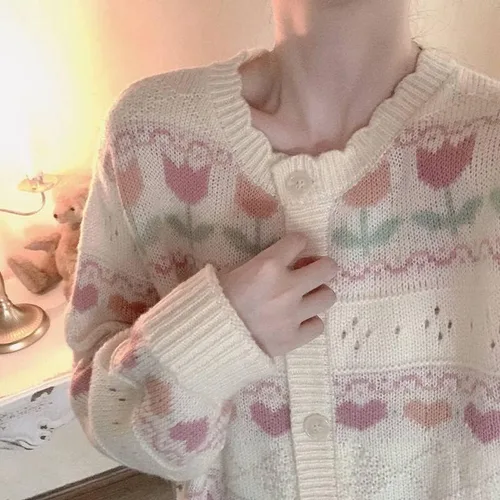Vista 2 de CYee Suéter de punto con estampado floral Y2K para mujer, suéter de manga larga con botones, suéter estético para exteriores