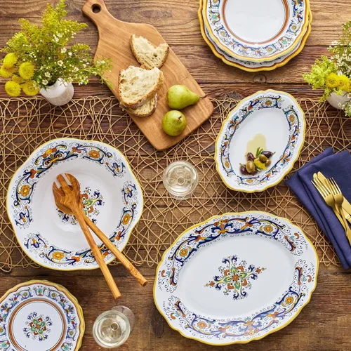Vista 4 de Sur La Table Nova Deruta - Juego de vajilla de cerámica de 16 piezas, tazas de diseño floral de inspiración italiana, platos llanos, platos