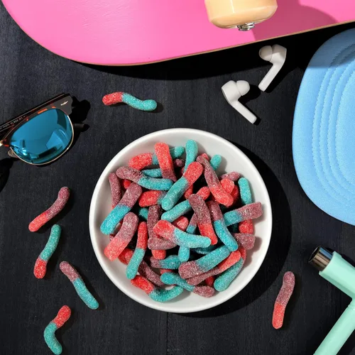 Vista 5 de Trolli - Sour Brite Crawlers, sabor Very Berry, 5 onzas. Gusanos de goma agrios muy bayas, bolsa de clavijas, aperitivos, compartir, sobre