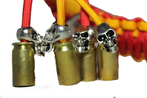 Vista 4 de Biker Whip Get Back 36" Red and Gold Silver Punisher Skulls .45 Cal carcasa