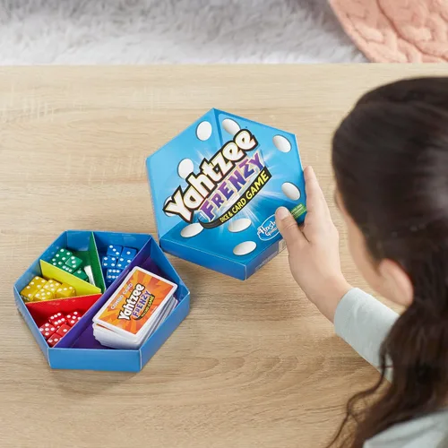 Vista 8 de Hasbro Gaming Yahtzee Frenzy Juego de dados y cartas, juego de dados de ritmo rápido, juegos de cartas para familias y niños, juegos familiares