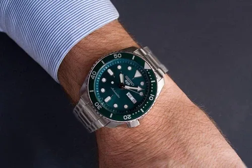 Vista 9 de Seiko 5 Sports Automatic SRPD61K1 Reloj de acero para hombre plateado Automático