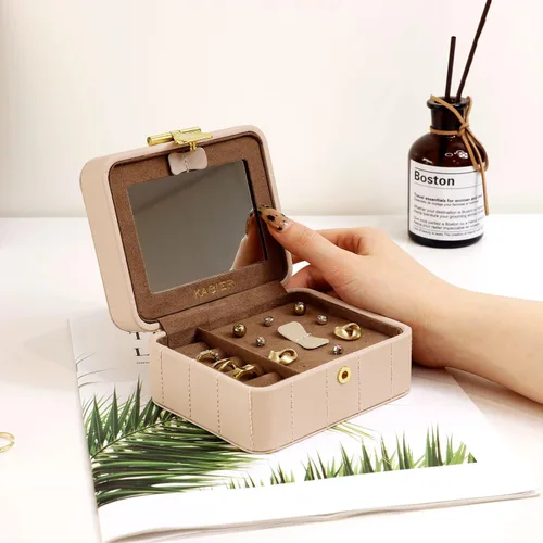 Vista 4 de KAMIER Joyero de viaje, organizador de joyas de viaje de cuero acolchado con diamante, caja organizadora de joyas de viaje pequeña para mujeres