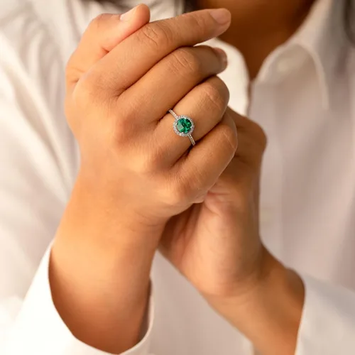Vista 2 de Peora Anillo de esmeralda creado para mujer de oro blanco de 14 quilates con topacio blanco auténtico, forma redonda de 1 quilate de 0.18 pulgadas