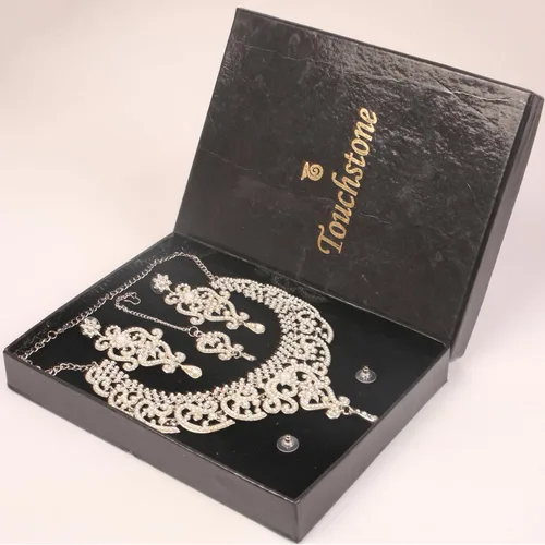 Vista 206 de Conjunto precioso de collar con look real Indian Bollywood, maravillosamente decorado, conjunto de collar adornado para mujer.
