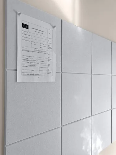 Vista 18 de Tabla de corcho alternativa de 24 x 36 pulgadas, paquete de 6 azulejos de pared de fieltro con pestañas adhesivas extraíbles seguras, tableros