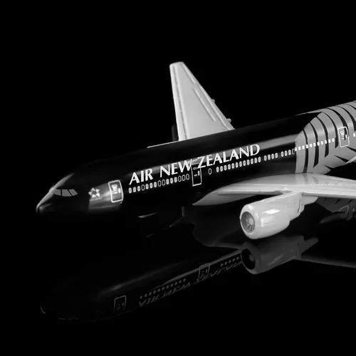 Vista 3 de 24-Hours 1/400 Nueva Zelanda black777 modelo de avión para exhibición