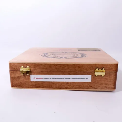 Vista 7 de Aganorsa Casa Fernandez Titan Habano Caja de cigarros de madera vacía 8" x 7" x 2