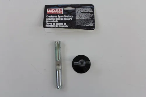 Vista 4 de Genuine Toyota Accessories PT276-34071 - Cerradura de neumático de repuesto para modelos seleccionados de Tacoma y Tundra, color plateado