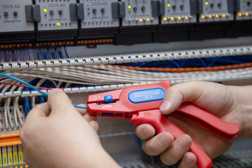 Vista 5 de WEICON Pelacables Nº 6 para trabajar en directo hasta 1000 voltios Herramienta peladora para cables redondos Rango de trabajo 0,2-6,0 mm²