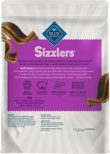 Vista 2 de Blue Buffalo Sizzlers Golosinas naturales suaves y húmedas para perros, sabor a tocino, bolsa de 15 onzas