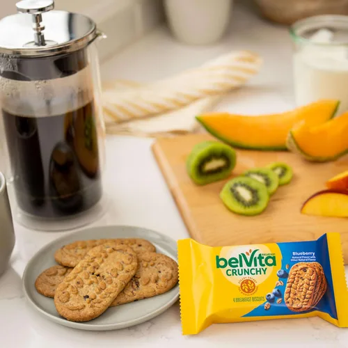 Vista 10 de belVita Barras de desayuno galletas, arándanos, 30 paquetes en total, 6 cajas (4 galletas por paquete)