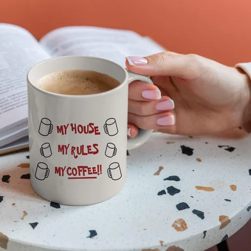 Vista 2 de My House My Rules My Coffee - Knives Out - Taza de café de cerámica de alta calidad para el verdadero conocedor del café, taza de café divertida
