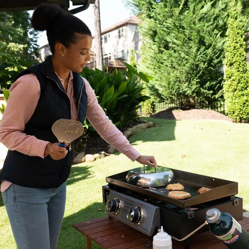 Vista 3 de Razor Griddle GGT2130M - Parrilla portátil de gas propano LP de 25 pulgadas para exteriores, 2 quemadores, con 318 pulgadas cuadradas para cocinar
