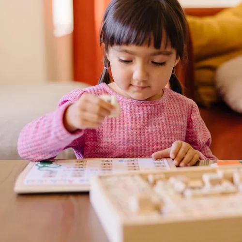 Vista 6 de Melissa & Doug - Juego de sellos de madera con letras y números ABC 123 con libro de actividades (idioma español no garantizado), 4