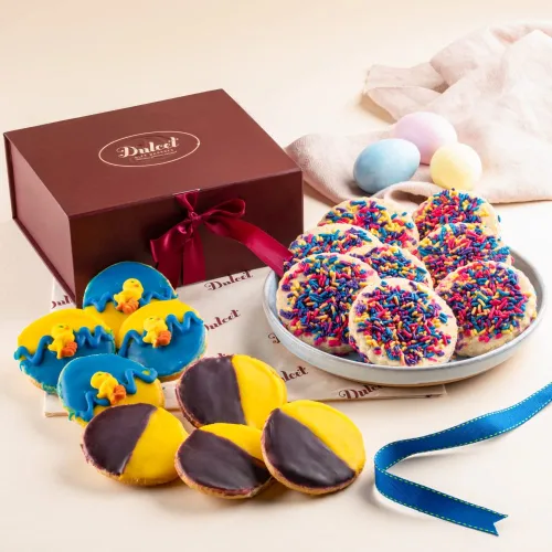 Vista 10 de Dulcet Gift Baskets Caja de regalo de la colección de chocolate definitiva rellena con brownie de dulce de leche, rugelah escamoso, pastel