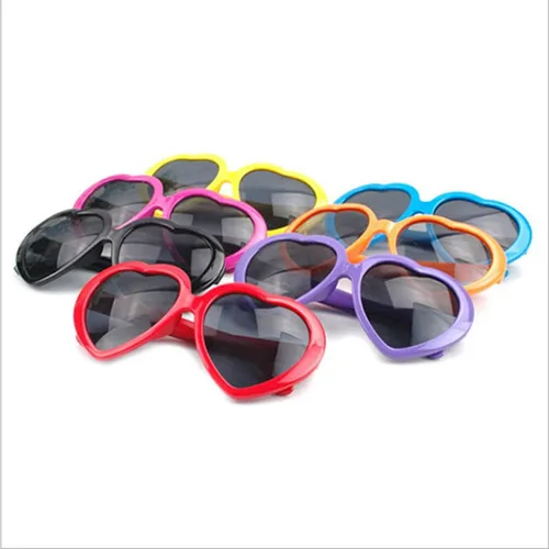 Vista 4 de DFDG Gafas de sol personalizadas en forma de corazón a granel personalizadas para boda, cumpleaños, Navidad, despedida de soltera regalos