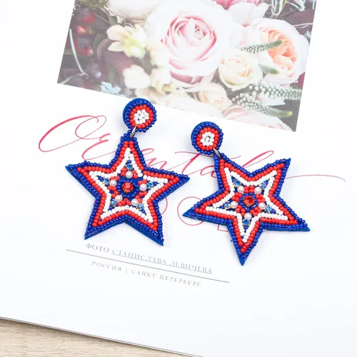 Vista 6 de Pendientes de bandera americana para mujeres y niñas, aretes colgantes de estrella con cuentas patrióticas, pendientes del Día de los Caídos del 4