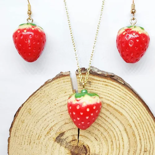 Vista 3 de Aretes de fresa para mujer, diseño de fresa grande, divertidos aretes de fresa roja, collar colgante de fruta