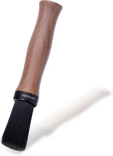 Vista 7 de Normcore Barista Brush - Cepillo de Limpieza de Posos de Café - Cepillo de Café con Mango de Madera de Roble Teñido Negro Natural - Cepillo