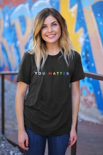 Vista 3 de Camiseta con texto en inglés You Matter para mujer con conciencia sobre la salud mental, camiseta positiva para profesora, camiseta motivacional
