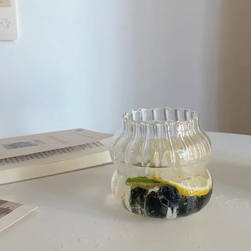 Vista 6 de Vasos de vidrio acanalados, vasos de cóctel con forma de onda de 14 onzas, vasos de Martini creativos, vasos de cerveza ondulados, accesorios