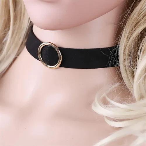Vista 2 de PAURO Gargantilla de cinta de terciopelo negro para mujer con dije de anillo tórico dorado y plateado clásico