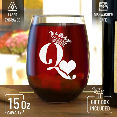 Vista 3 de shop4ever® King & Queen of Hearts - Juego de regalo para parejas, vaso de whisky grabado y copa de vino sin tallo, set de regalo para él y ella