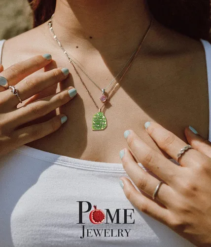Vista 4 de Pome Losa de piedra egipcia con jeroglíficos en oro macizo de 14 quilates, esmalte verde, fabricada en Estados Unidos, joyería fina egipcia