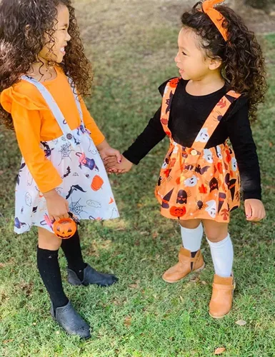 Vista 6 de Conjunto de ropa de Halloween para recién nacido, con volantes, tirantes, calabaza, murciélago, fantasma, falda con diadema