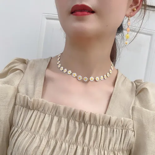 Vista 3 de Gargantilla bohemia con margaritas y flores, collar de cadena de clavícula de girasol para mujeres y niñas, regalos de novia, joyería de fiesta