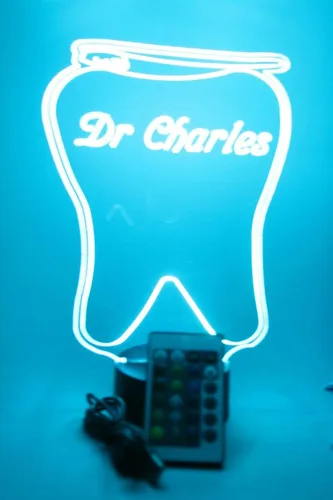 Vista 9 de MIRROR MANIA Lámpara de mesa LED personalizada con grabado de dientes y cepillo dental, viene con control remoto, 16 opciones de color, cable