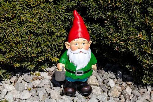 Vista 6 de Figura de gnomo de jardín de poliresina para adornos de césped, decoración de interiores o exteriores, 11 pulgadas de alto, cubo