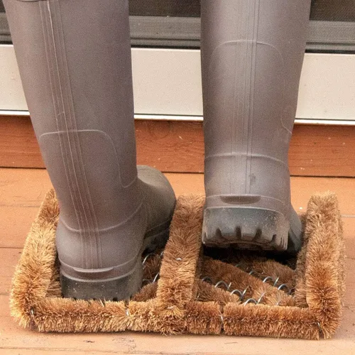 Vista 2 de NINAMAR - Alfombrilla para puerta con raspador de botas de coco natural - 13 x 12 pulgadas
