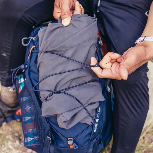 Vista 11 de Gregory Inertia - Mochila de senderismo de día de 24 litros, talla única, color azul índigo